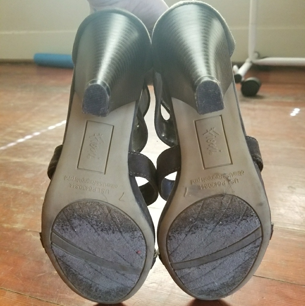 Open Toe Heels - Picture 4 of 4